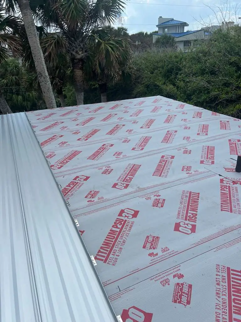 Standing seam metal roof on a Central Florida home