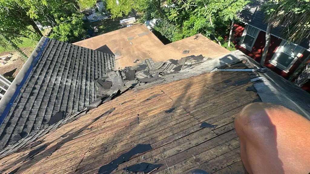 Logams Roofing crew replacing a shingle roof on a Central Florida home
